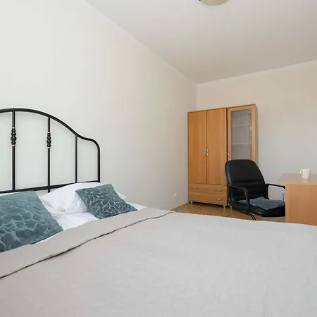Family With Balcony And Remote Work In By Renters * ורשה