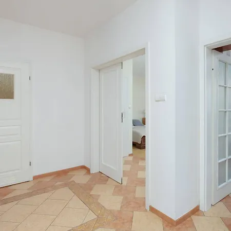 Appartement Family With Balcony And Remote Work In By Renters