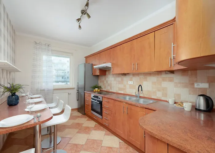 Family With Balcony And Remote Work In By Renters Διαμέρισμα