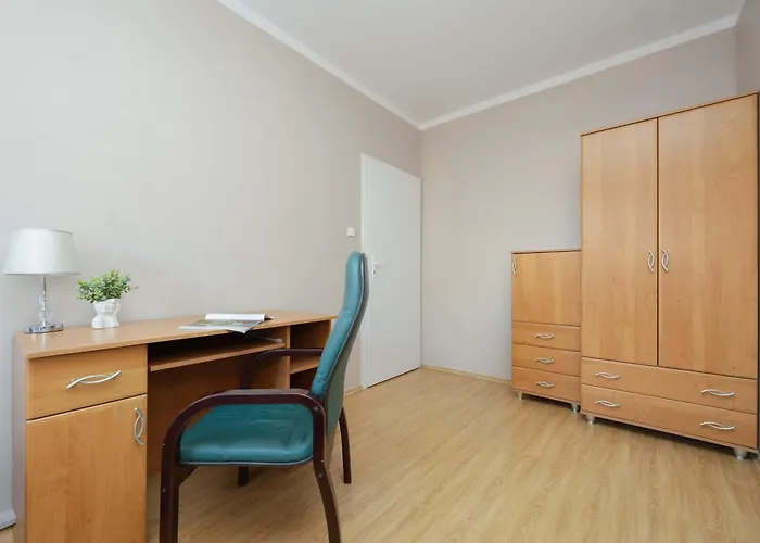 Family With Balcony And Remote Work In By Renters Βαρσοβία