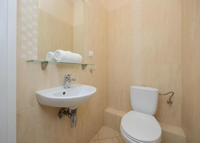 Family With Balcony And Remote Work In By Renters Διαμέρισμα *