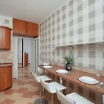 Family With Balcony And Remote Work In By Renters Lägenhet *
