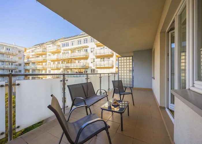 Family With Balcony And Remote Work In By Renters Appartamento *