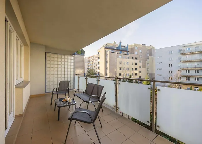 Family With Balcony And Remote Work In By Renters * 바르샤바